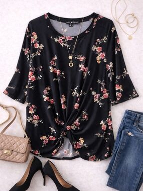 Love & Legend Floral Knot Front Top 2X Flowy Plus